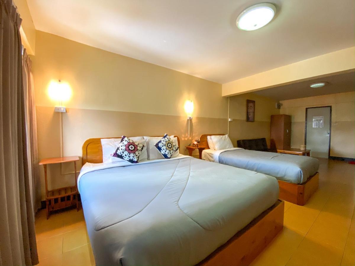 Funky Monkey Cnx - Guesthouse Chiang Mai Eksteriør billede