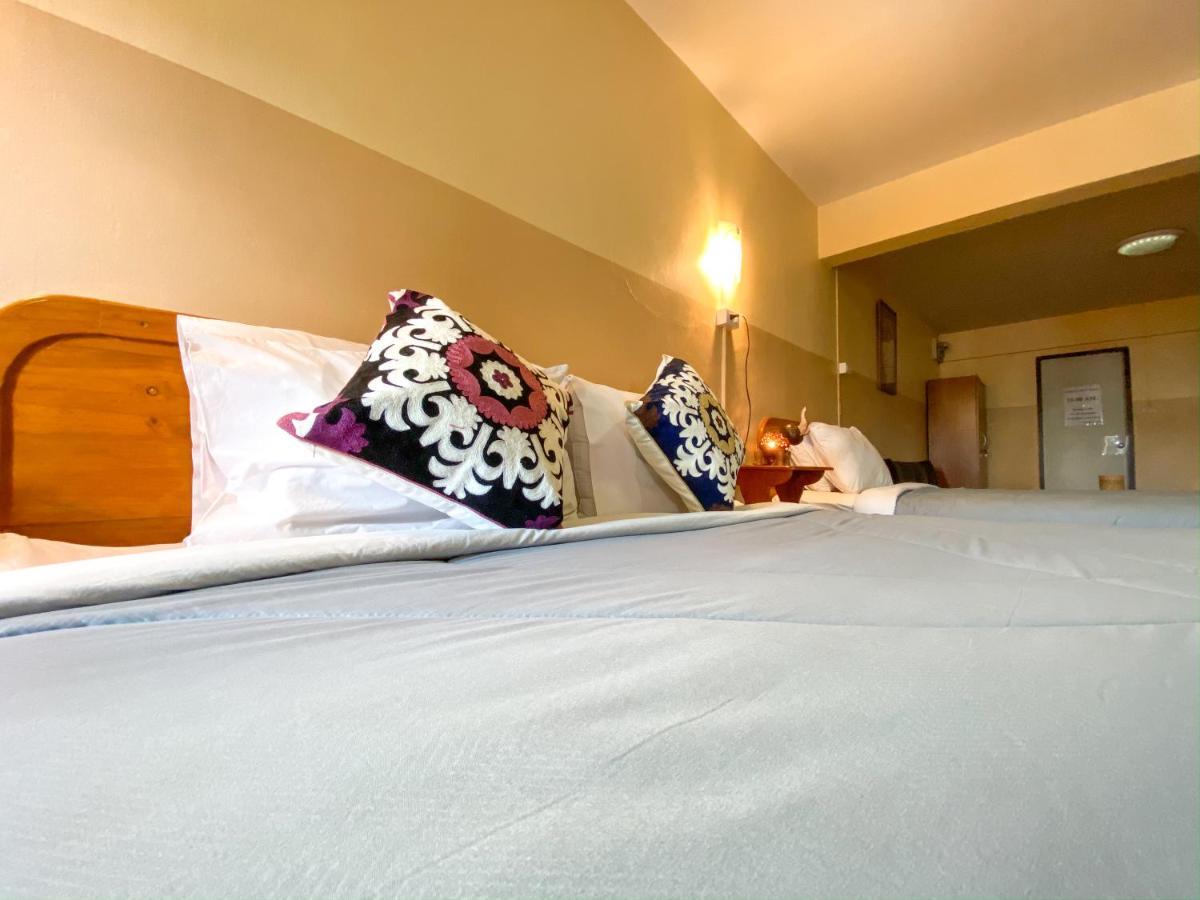 Funky Monkey Cnx - Guesthouse Chiang Mai Eksteriør billede
