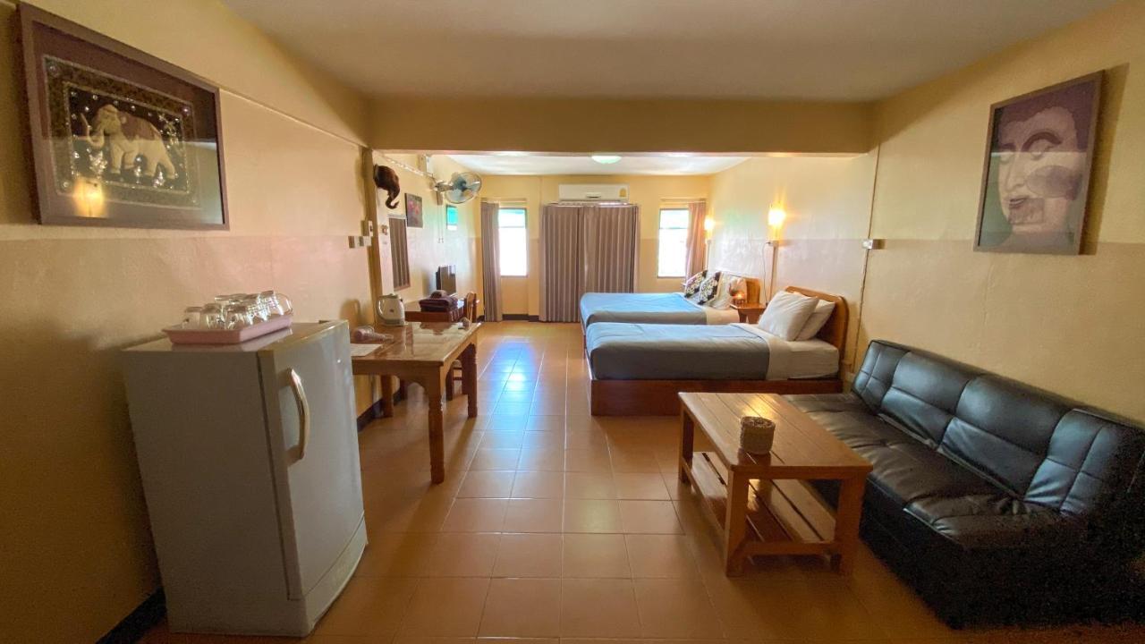 Funky Monkey Cnx - Guesthouse Chiang Mai Eksteriør billede