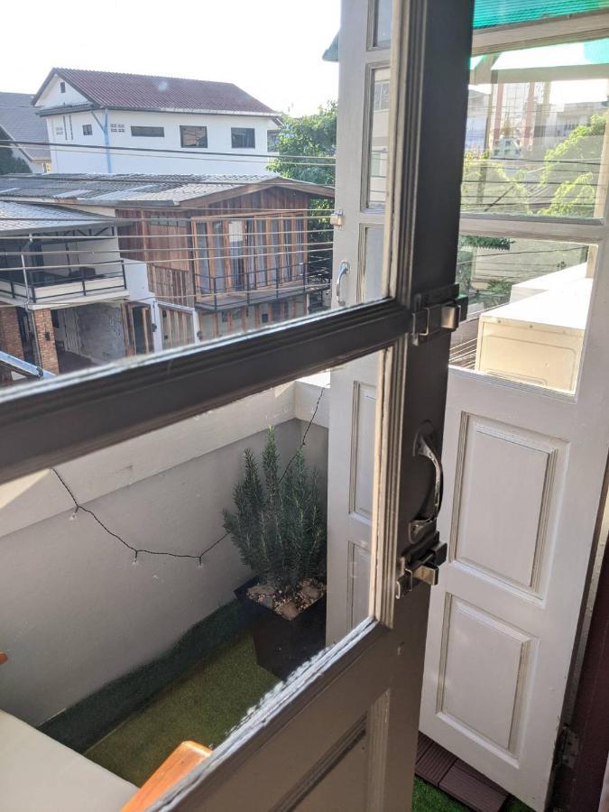 Funky Monkey Cnx - Guesthouse Chiang Mai Eksteriør billede
