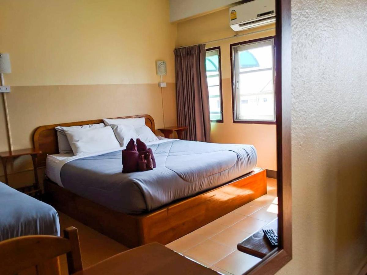 Funky Monkey Cnx - Guesthouse Chiang Mai Eksteriør billede